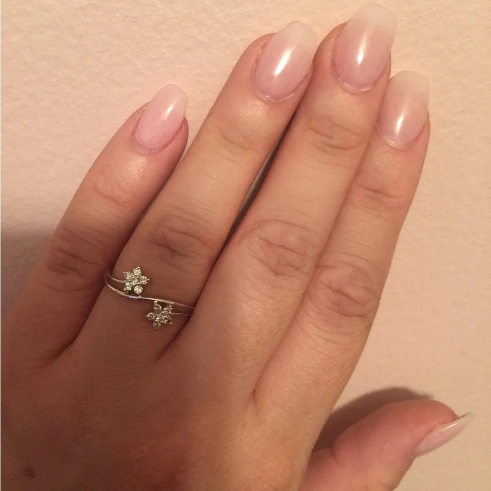 14k White Gold Ring - Picture 2 of 6